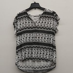 Eden Society Blk/Wht V-Neck Sunflower Print Tee